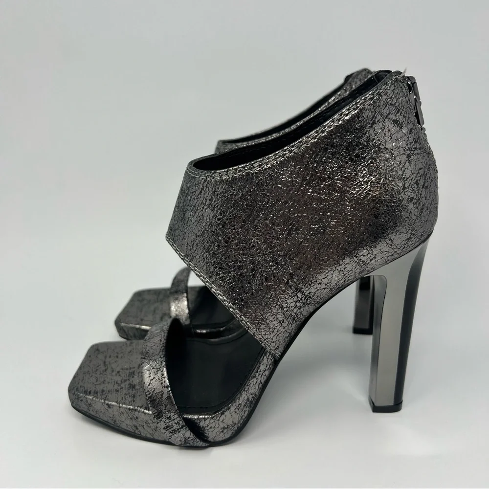 DKNY Dava Sandal  Size 7